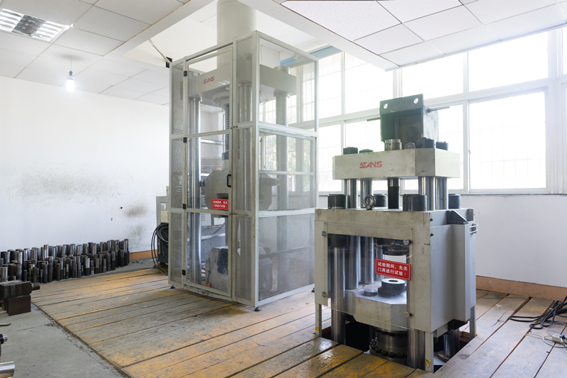 200TON-SÄHKÖ-SERVO-TESTAUSKONEET